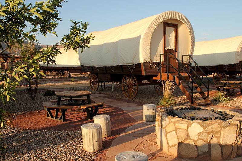 Zion White Bison Glamping & Rv Resort Virgin Zewnętrze zdjęcie